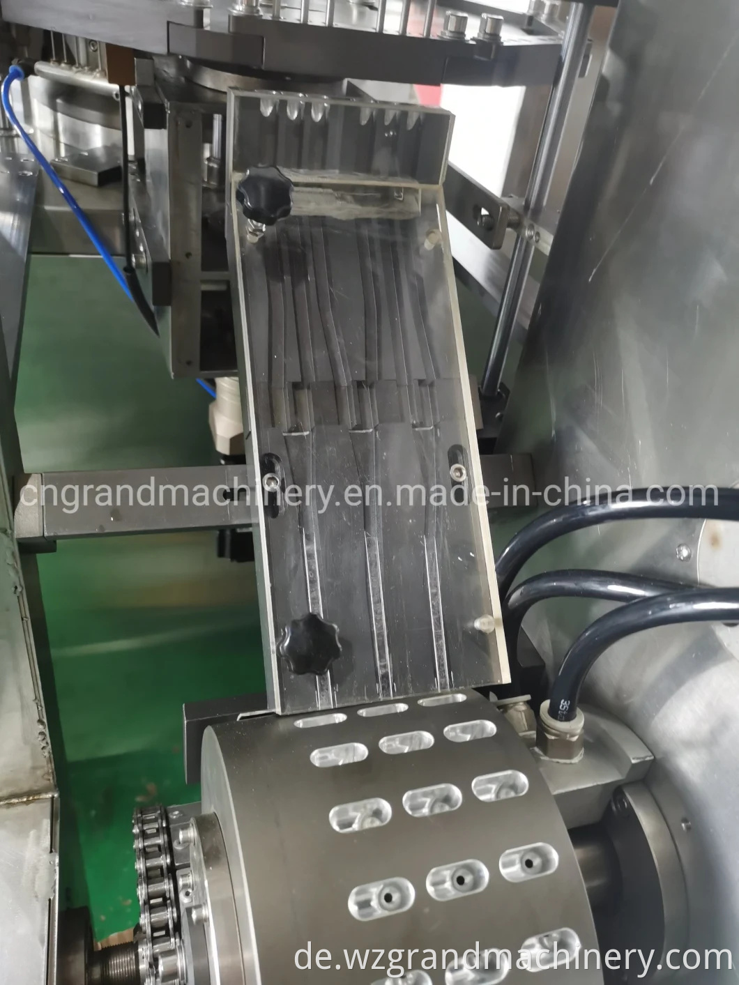 Flüssigkeitskapselfüll- und -versiegelungs- und -band-Maschine Vitamin-Ölkapsel-Produktionslinie NJP-260